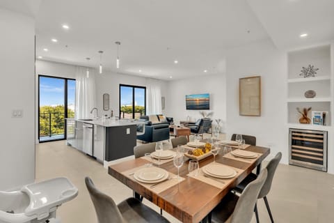 Ocean Wave Deluxe Brand New Apartments Apartment in Fort Lauderdale