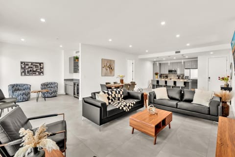 Ocean Wave Deluxe Brand New Apartments Apartment in Fort Lauderdale