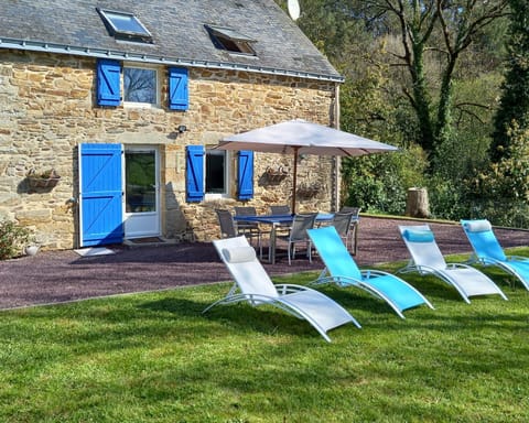 Property building, Natural landscape, BBQ facilities, Balcony/Terrace, sunbed