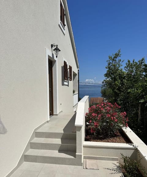 Property building, Day, Natural landscape, Garden