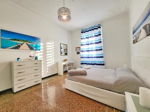 Bed, Decorative detail, Bedroom, locker, towels