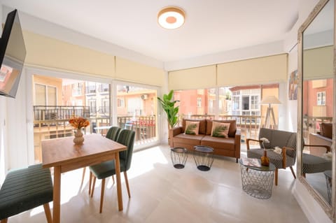 TV and multimedia, Living room, Seating area, Dining area, City view, City view, internet, internet, air conditioner, air conditioner