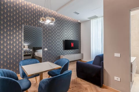 TV and multimedia, Living room, Seating area, Dining area