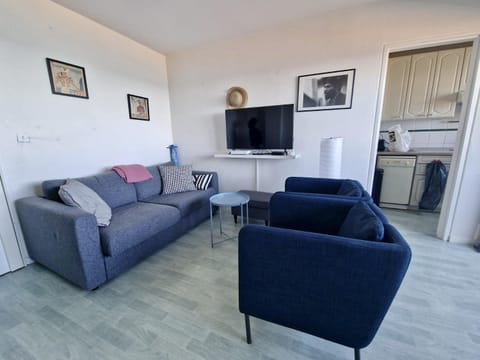 Communal lounge/ TV room, TV and multimedia, Living room