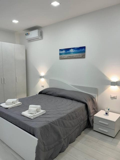 Bed, Photo of the whole room, Bedroom, towels, air conditioner
