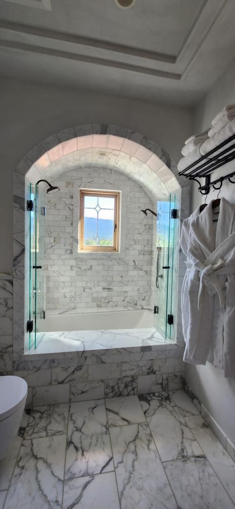 Shower, Hot Tub, Bathroom, Bath