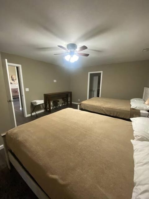 Red Cabin Sleep 16 Cabin in Village Four Seasons