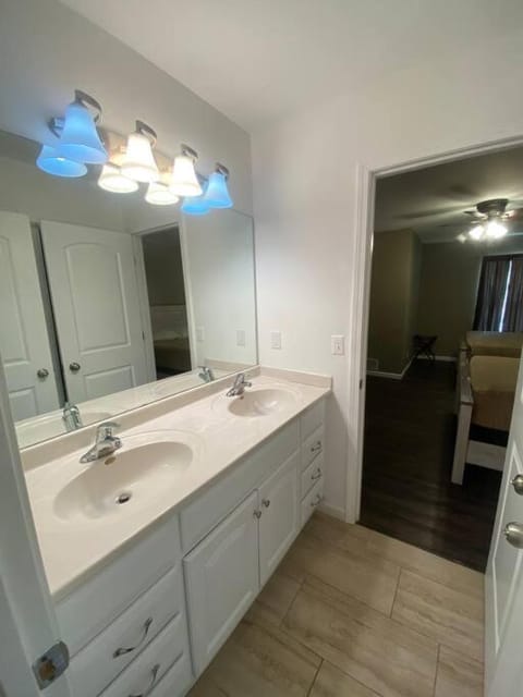 Red Cabin Sleep 16 Cabin in Village Four Seasons