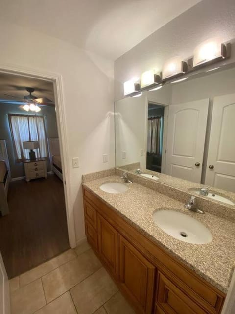 Grey Cabin Sleep 16- free VIP! Cabin in Village Four Seasons