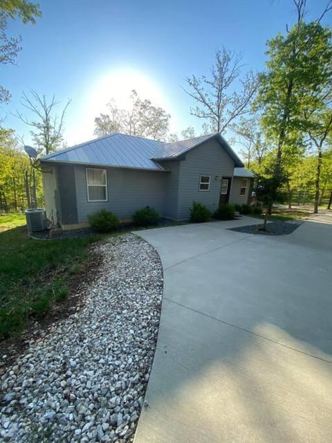 Grey Cabin Sleep 16- free VIP! Cabin in Village Four Seasons