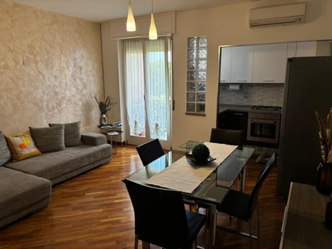 Kitchen or kitchenette, Living room, Lunch, stove, kitchen