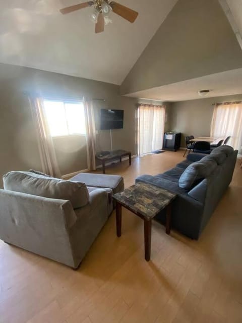 LOZ Paradise Sleep 12-Bachelor/Bachelorette Party! House in Village Four Seasons