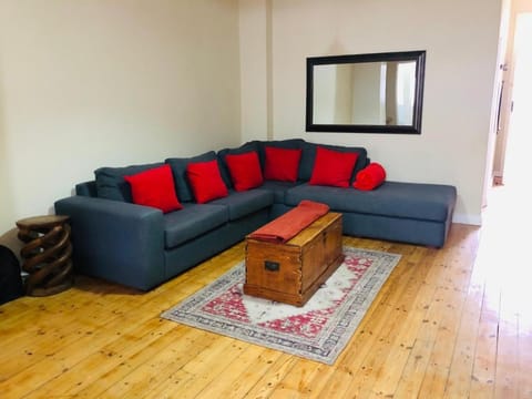 Charming, Central 1 Bed apartment Apartment in Sea Point