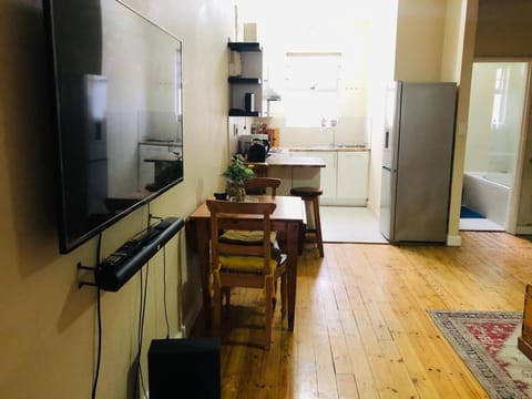 Charming, Central 1 Bed apartment Apartment in Sea Point