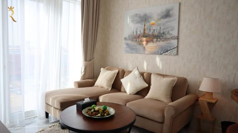 Living room, Food and drinks, Seating area, Food
