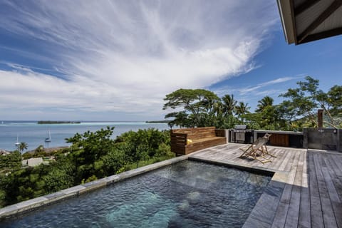 Nearby landmark, Restaurant/places to eat, Sea view, Swimming pool, Sunset, internet, air conditioner