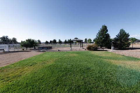 Our Farmhouse, Our Place: Cozy and Cute homestead! House in Paso Robles