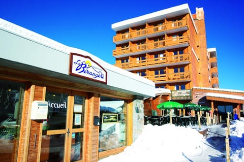 Facade/entrance, Winter