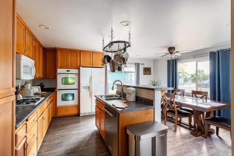 Charming dog-friendly home next to regional park House in Sebastopol