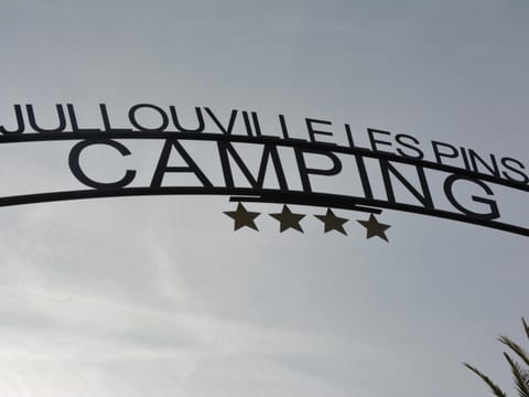 Mobil-home tout confort près de la plage avec piscine chauffée, 3 chambres, terrasse et parking - FR-1-361A-74 House in Jullouville