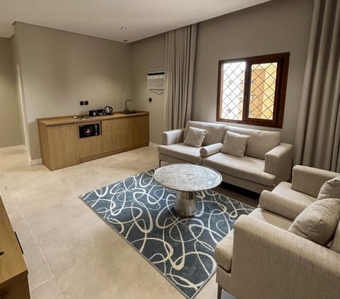 Kitchen or kitchenette, Photo of the whole room, Seating area, minibar, stove