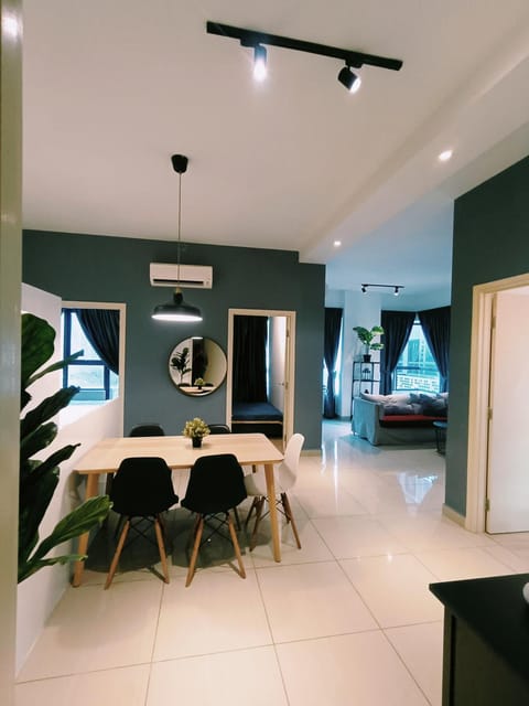 TV and multimedia, Kitchen or kitchenette, Living room, Photo of the whole room, Seating area, Dining area, Bedroom, air conditioner