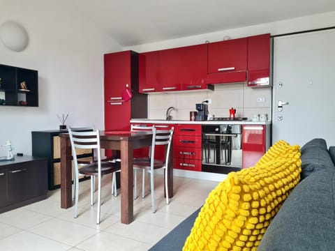 Kitchen or kitchenette, Living room, Seating area, Dining area, pet friendly