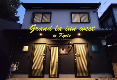 Property building, Facade/entrance, Night