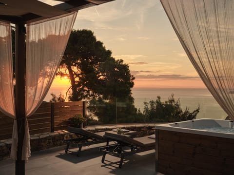 Patio, Day, Natural landscape, View (from property/room), Balcony/Terrace, Sea view, Sunrise, sunbed