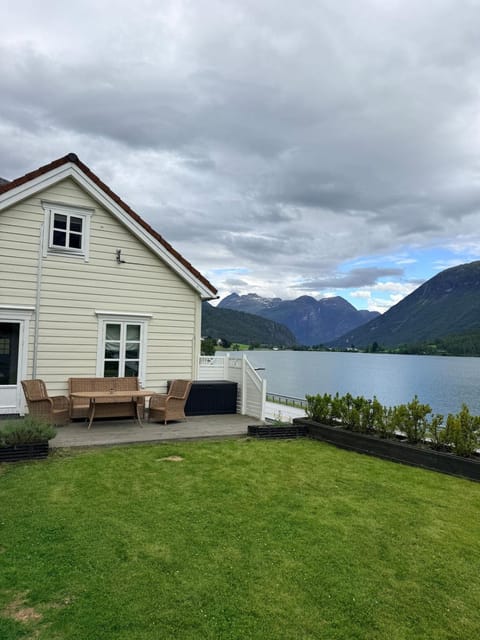 Property building, Natural landscape, Garden, Lake view