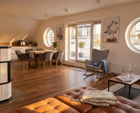 Living room, Seating area, Dining area, kitchen