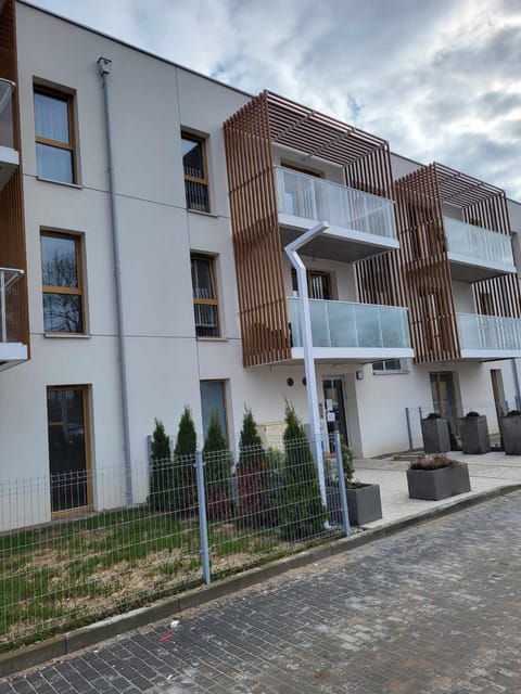 Property building, Day, Neighbourhood, Street view
