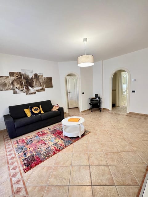 Bed, TV and multimedia, Living room, Seating area, Bedroom