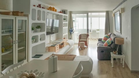 Seating area, Landmark view, Mountain view, Sea view, Street view