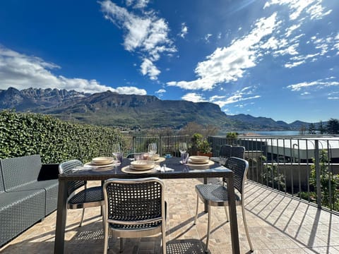 Patio, Day, Natural landscape, View (from property/room), Balcony/Terrace, Dining area, Lake view, Mountain view, River view, Sea view