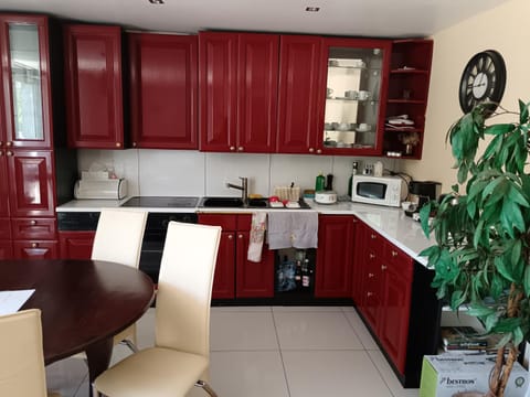 Kitchen or kitchenette, Dining area, oven, pet friendly, stove, toaster