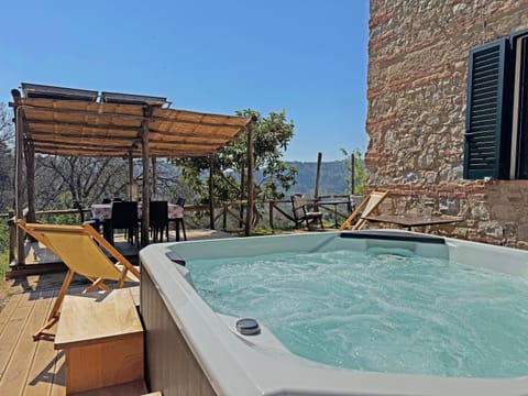 Patio, Hot Tub, Garden view