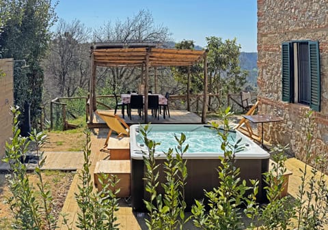 Patio, Hot Tub, Garden view