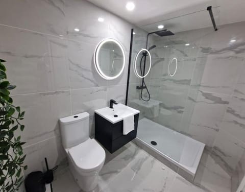 Contemporary City Centre Flat Apartment in Belfast