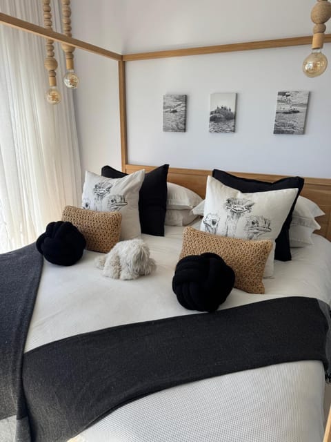 105 On Beach, Whale Room Vacation rental in Western Cape
