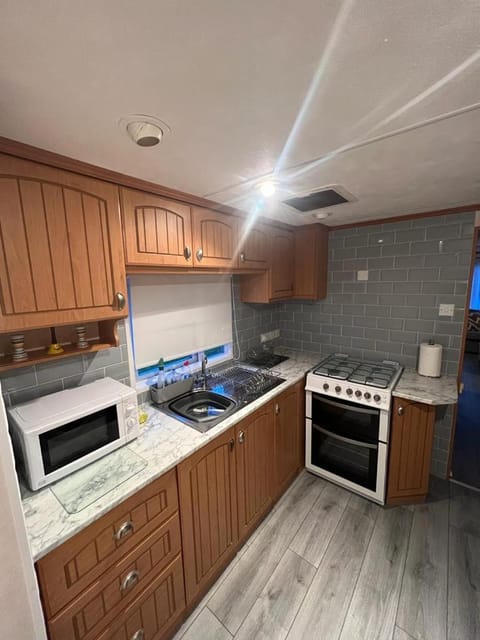 Kitchen or kitchenette, minibar, pet friendly, stove