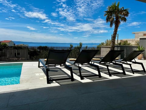 Patio, Day, Natural landscape, View (from property/room), Balcony/Terrace, Pool view, Sea view, Swimming pool, sunbed