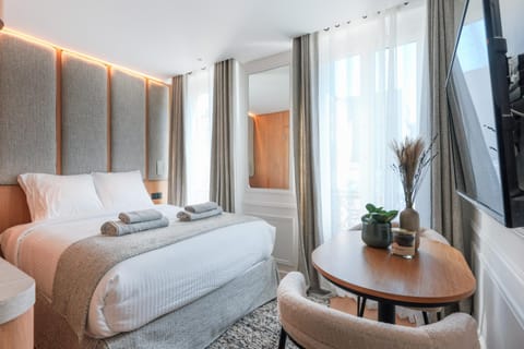 Bed, Living room