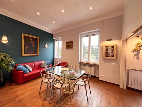 Living room, Dining area, Landmark view