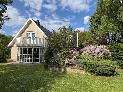 Property building, Day, Natural landscape, Garden, Garden view