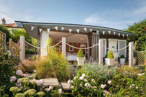 The Chandlery Shack, Cosy sleeps 2 Lyme Regis House in Lyme Regis