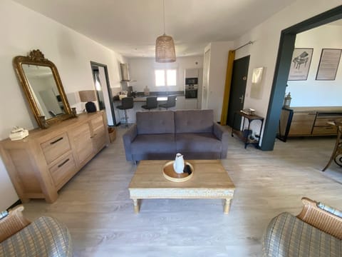 Kitchen or kitchenette, Living room, Seating area