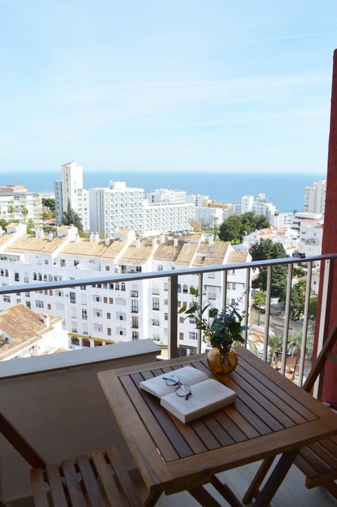 View (from property/room), Balcony/Terrace, City view, Sea view
