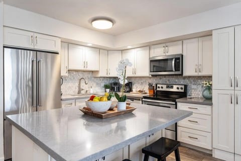 Kamaole Sands 4413 · KAS 4413 Remodeled 2BD Beach Retreat Across House in Kamaole