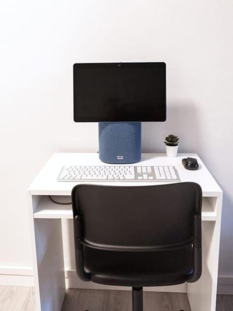 Cozy roomy studio flat next to tram stop @ Kallio Apartment in Helsinki